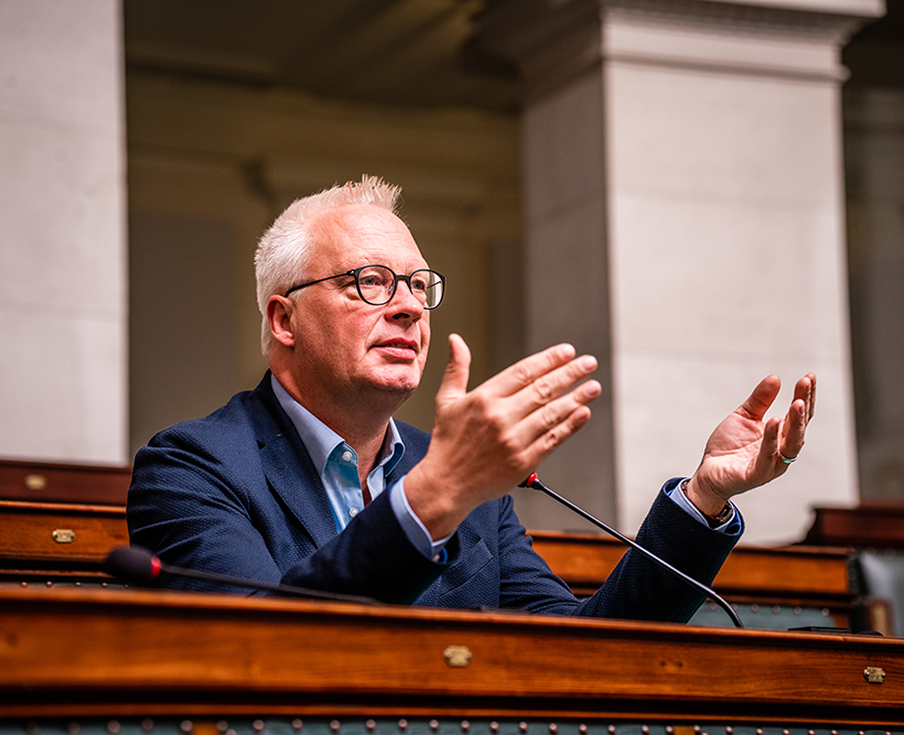 PVDA-volksvertegenwoordiger Peter Mertens in het Parlement.