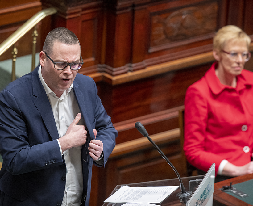 Raoul Hedebouw (PVDA) in het parlement.