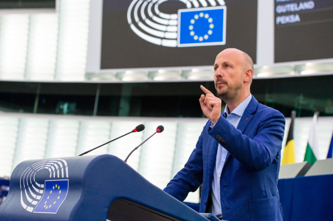 Marc Botenga intervient au parlement européen.