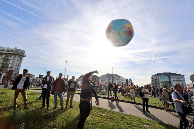 Vredesbeweging in actie tegen Navo-top in Brussel: Vrede, geen nieuwe Koude Oorlog!