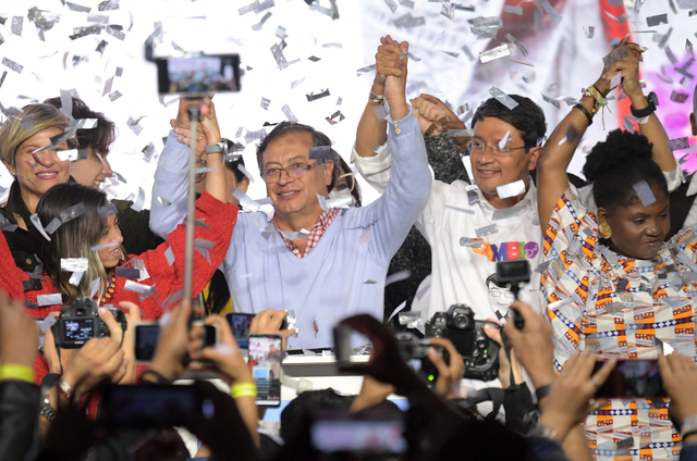 Parlementsleden en personaliteiten uit de hele wereld slaan alarm voor presidentsverkiezingen in Colombia