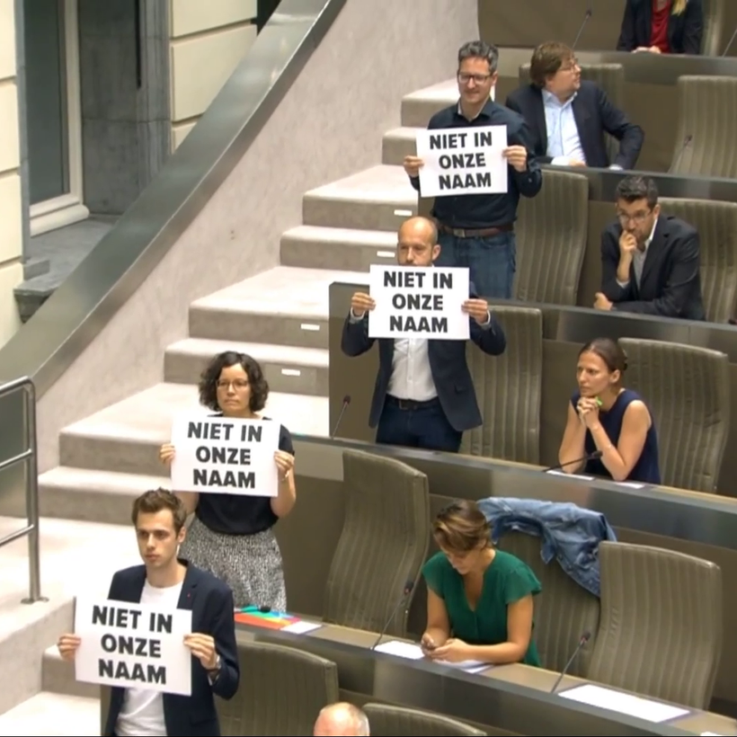 « Pas en notre nom » : les députés flamands du PTB protestent contre le fait que le Vlaams Belang préside le parlement flamand 