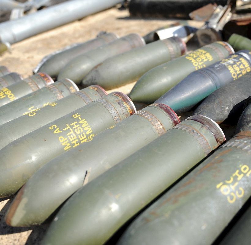Des bombes à sous-munitions. 