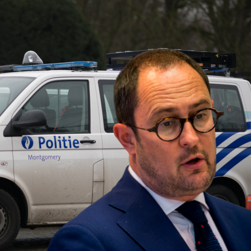 Le ministre de la Justice Vincent Van Quickenborne et un combi de la police.