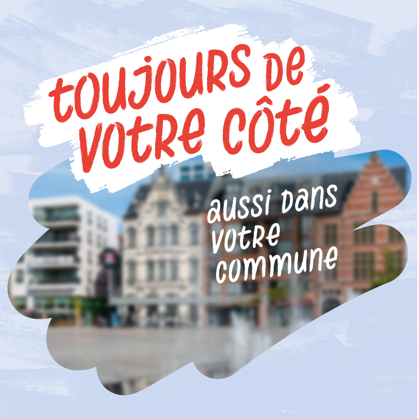 Visuel d'un décor de ville sur lequel est écrit "Toujours de votre côté, aussi dans votre commune"