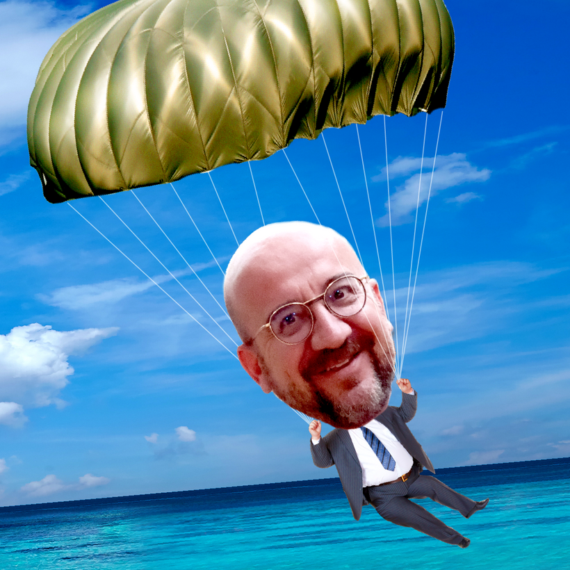 Montage de Charles Michel avec un parachute doré.