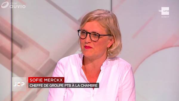 Sofie Merckx, cheffe de groupe PTB à la Chambre, sur le plateau de Jeudi en Prime (RTBF)