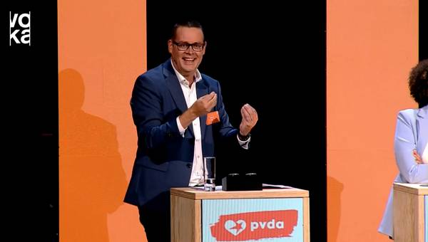 PVDA-voorzitter Raoul Hedebouw op het voorzittersdebat van Voka.