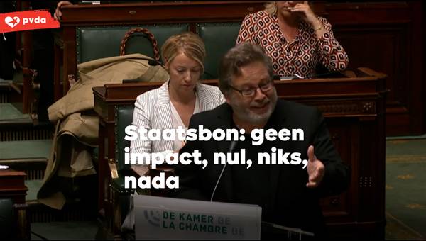 Marco Van Hees praat in de microfoon in de Kamer. In tekst staat te lezen op de foto: "Staatsbon: geen impact, nul, niks, nada
