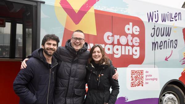 Raoul Hedebouw met Vlaams-Brabantse lijsttrekkers Kemal Bilmez en Line De Witte.