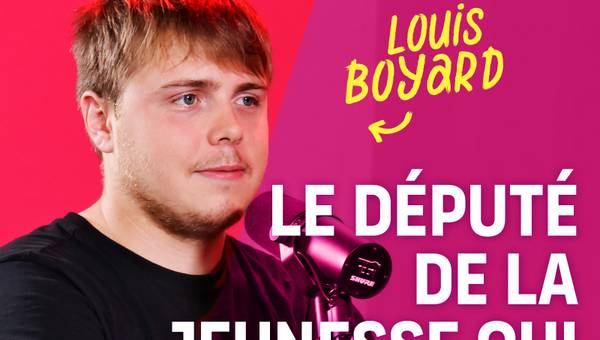Louis Boyard parle dans le micro. Sur la photo, il est écrit: "Louis Boyard, le député de la jeunesse qui se rebelle."