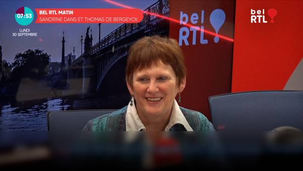 Alice Bernard au micro de Bel RTL