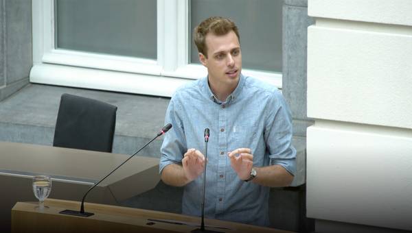 Jos D’Haese spreekt tot het Vlaams parlement