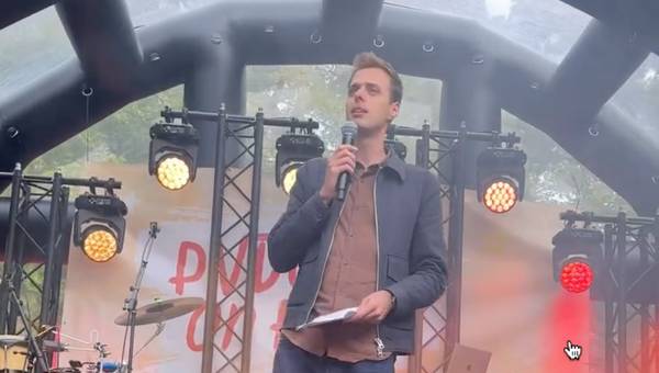 Jos D’Haese spreekt op een verkiezingsmeeting van de PVDA