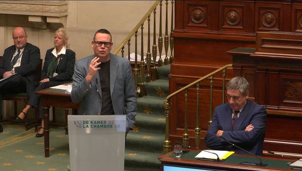 Raoul Hedebouw tijdens zijn tussenkomst in de Kamer