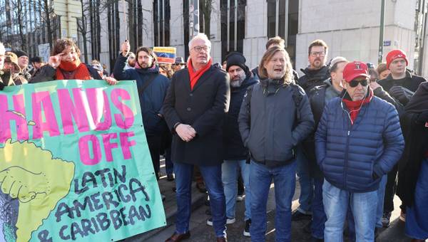 Peter Mertens au rassemblement le 4 janvier à Bruxelles contre l'agression américaine au Venezuela