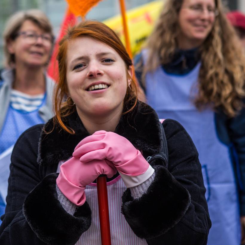 Aide-ménagère en manifestation