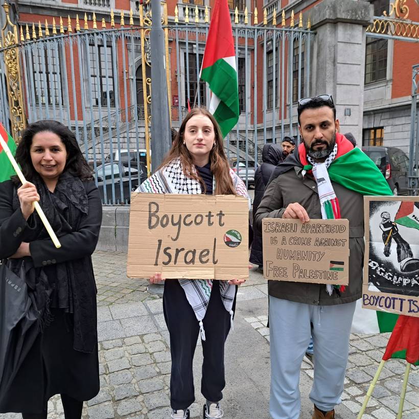 Des militants pro-palestiniens devant l'Hôtel de Ville de Liège