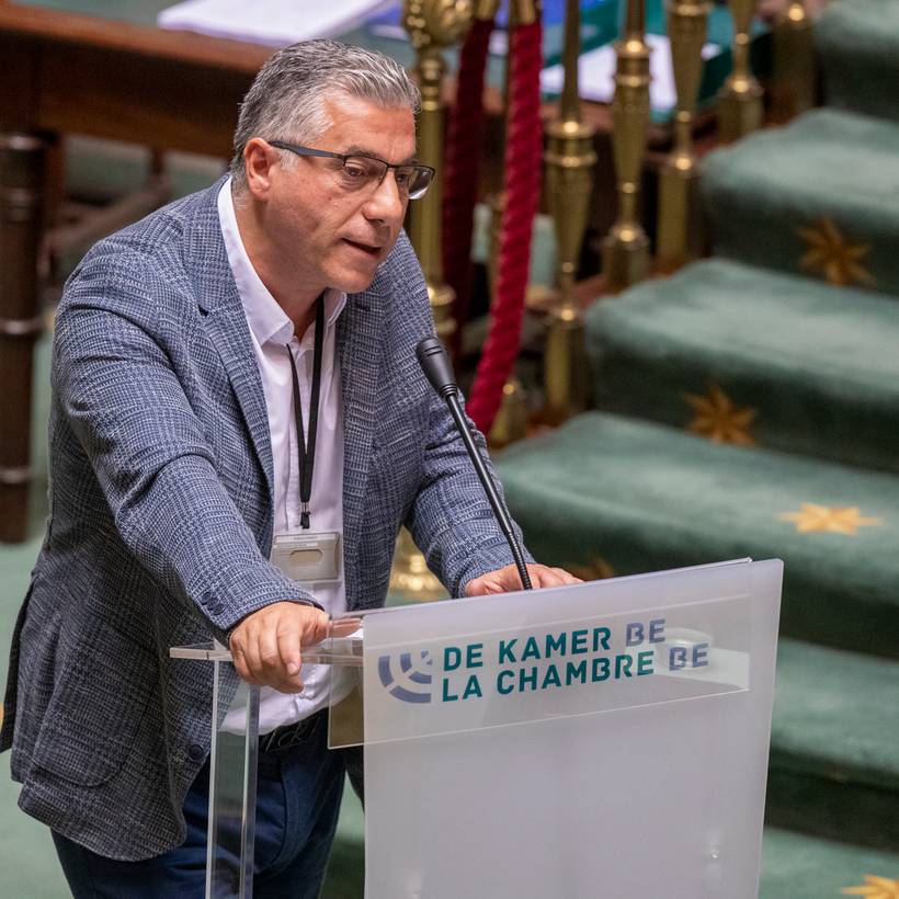 Roberto d'Amico intervient au parlement fédéral.