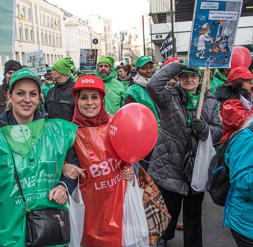 Actievoerders van vakbonden tijdens een betoging voor de zorg 