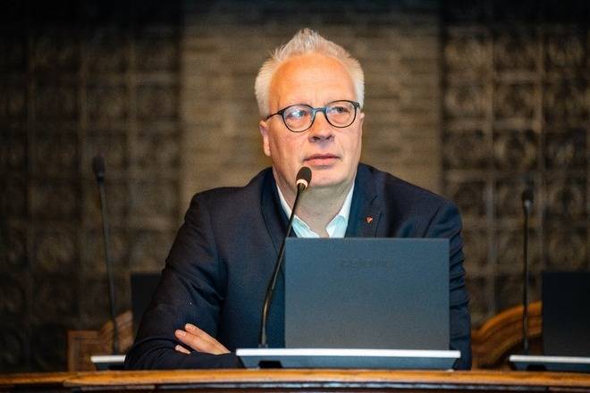 Peter Mertens in de gemeenteraad van Antwerpen. 