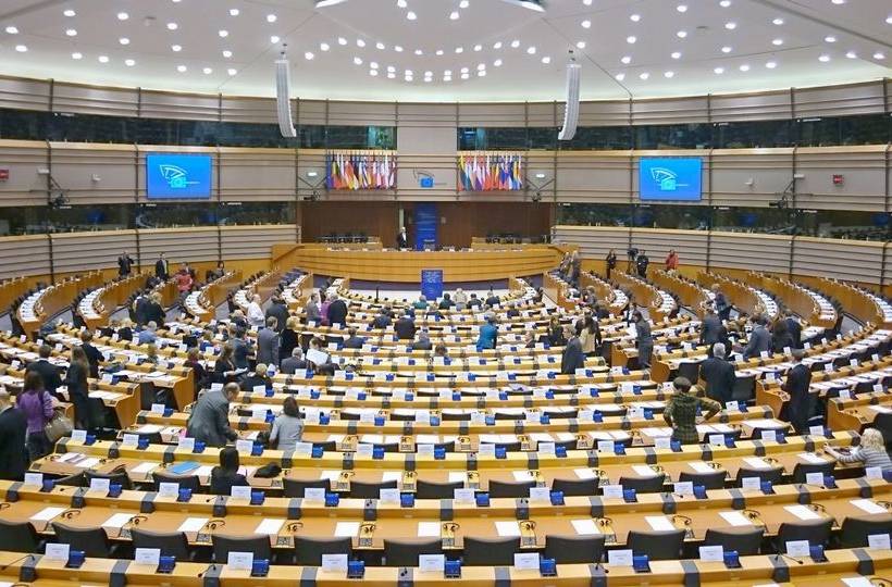 Europees Parlement keurt gevaarlijke resolutie goed die geschiedenis herschrijft