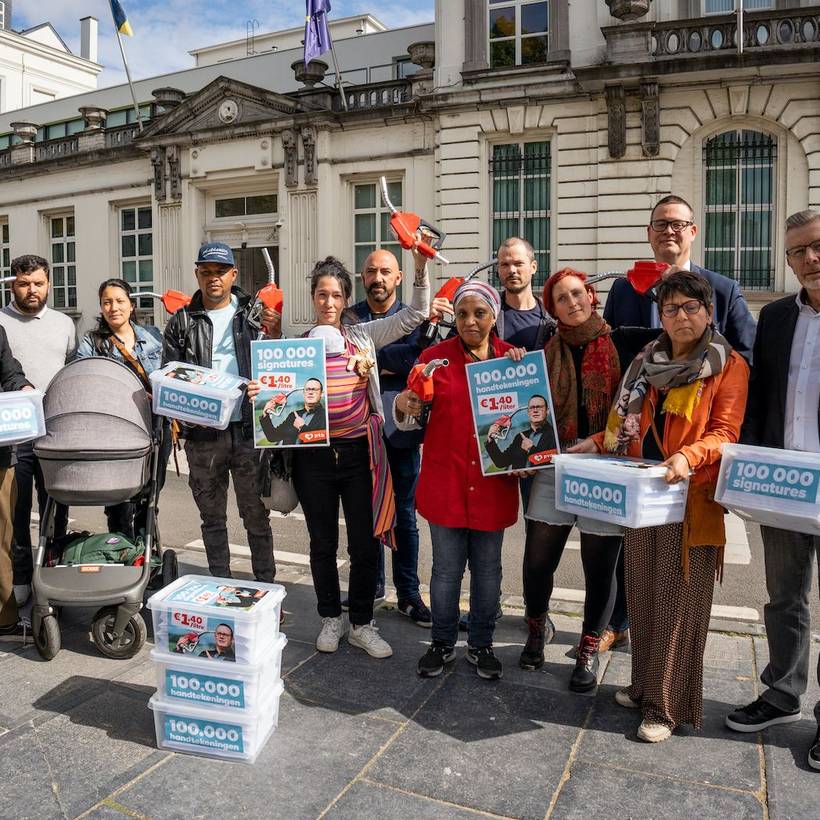 Le PTB remet 100 000 signatures pour bloquer le prix du carburant à 1,40 euro/litre au Premier ministre