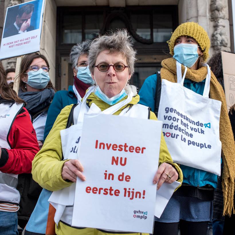 Versterk de eerste lijn of de huisartsen gaan kopje onder