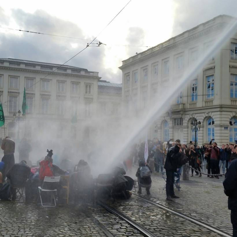 Violences contre des militants pacifistes d’Extinction Rebellion : le PTB exige une réaction de la majorité de la Ville de Bruxelles