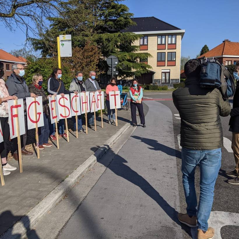 PVDA protesteert tegen plan van Vlaamse regering om 1 op 5 bushaltes te schrappen