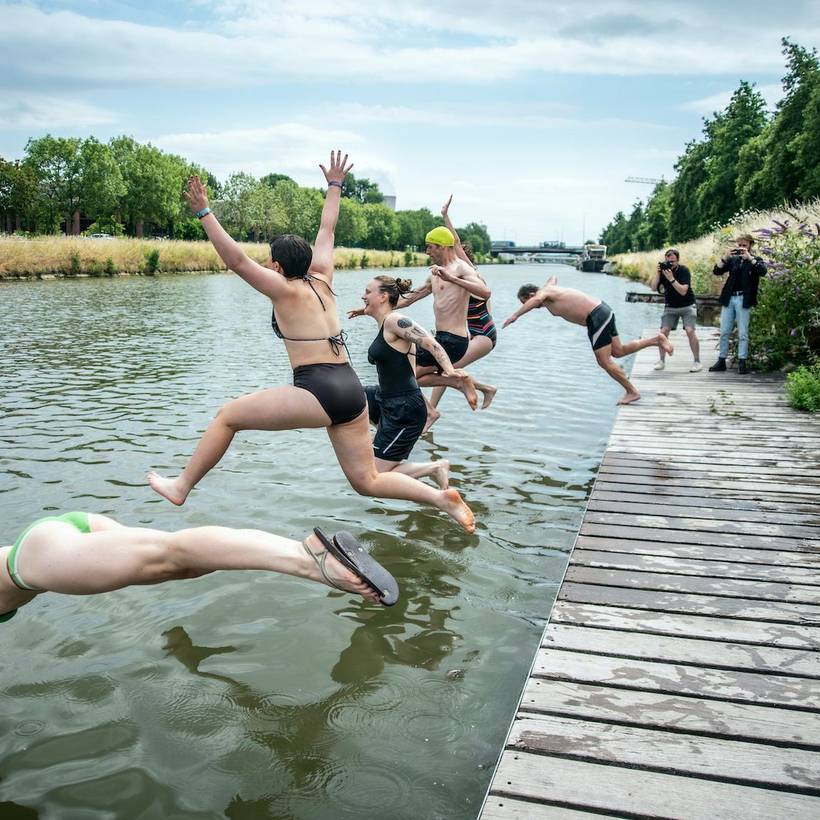 PVDA duikt in het kanaal voor meer openluchtzwembaden in Brussel