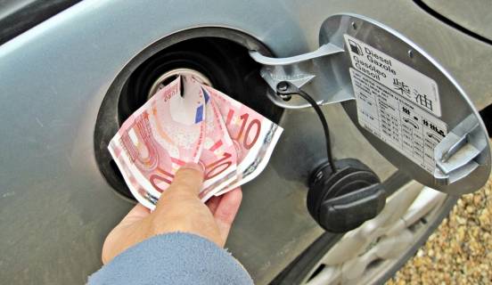 Studie PVDA: De staat kan door de stijging van de brandstofprijzen tot een half miljard euro meer verdienen op onze kap 
