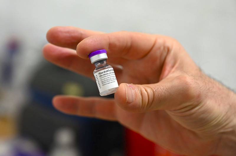 Covid-vaccinatie voor helden van de zorg uitgesteld door blind vertrouwen in Big Pharma