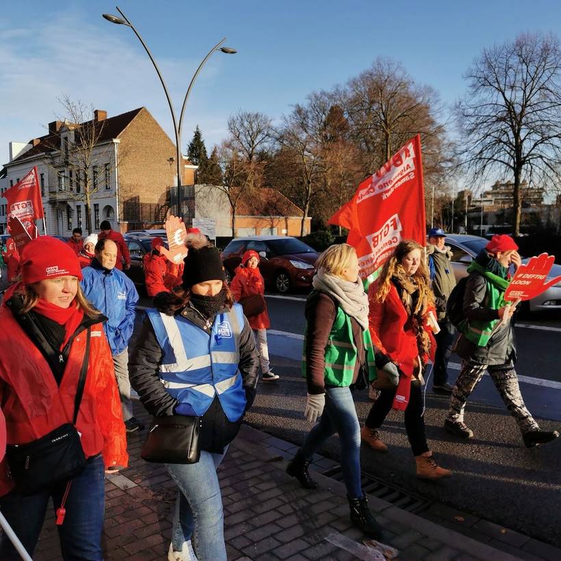 Huishoudhulpen in actie: “Het is een zwaar beroep, maar ook zwaar onderbetaald”