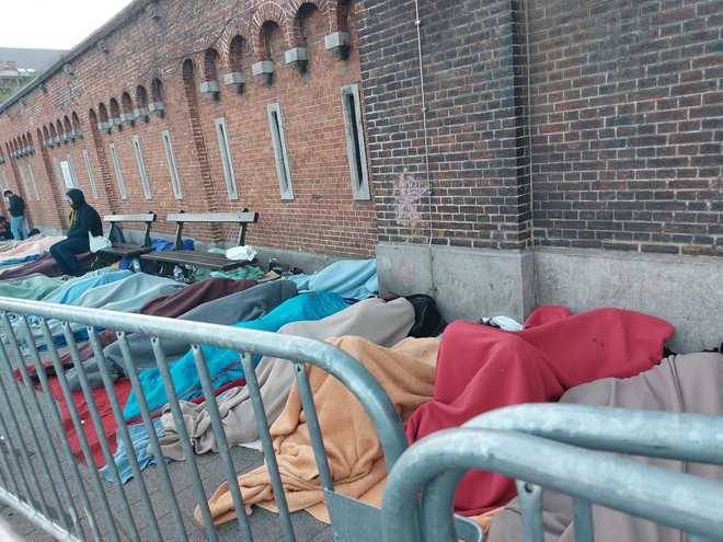 Le gouvernement doit ouvrir le bâtiment que Fedasil loue depuis des mois aux personnes qui dorment dans la rue par des températures glaciales aujourd'hui