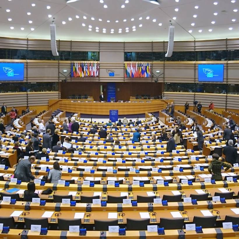 Quand le Parlement européen vote une résolution dangereuse qui réécrit l'histoire