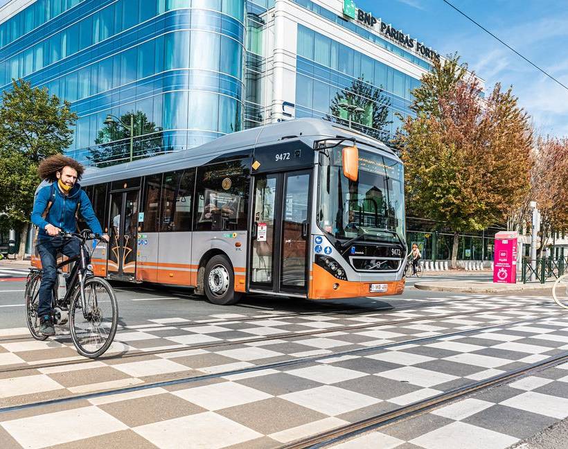 Moins de bouchons, moins de pollution, sans taxe kilométrique : le plan du PTB pour la mobilité à Bruxelles