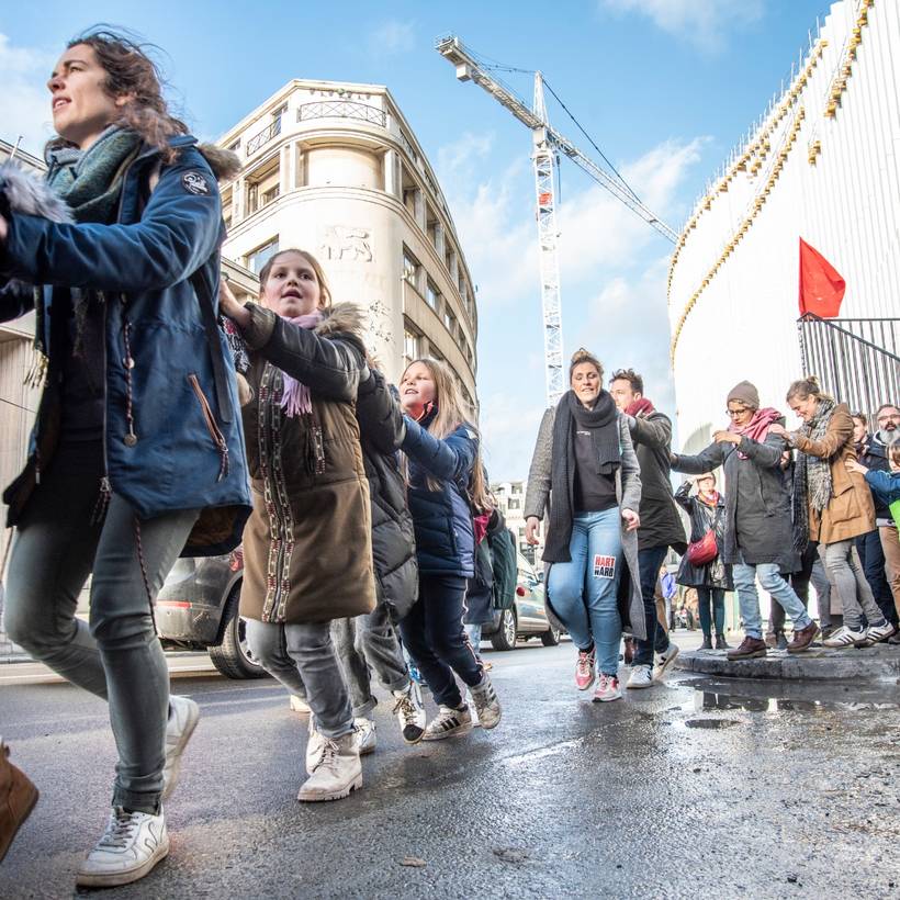 Mensenketting voor het klimaat: Doe grote vervuilers betalen voor sociale klimaatrevolutie