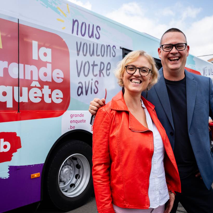 Sofie Merckx et Raoul Hedebouw lors du lancement de la Grande Enquête.