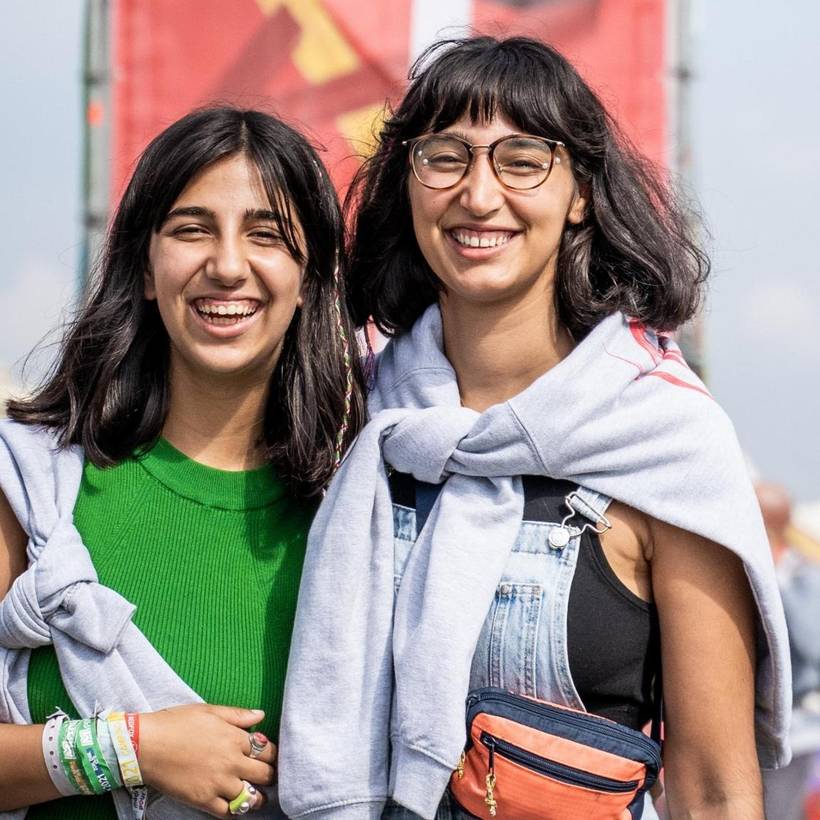 Deux jeunes filles à ManiFiesta.