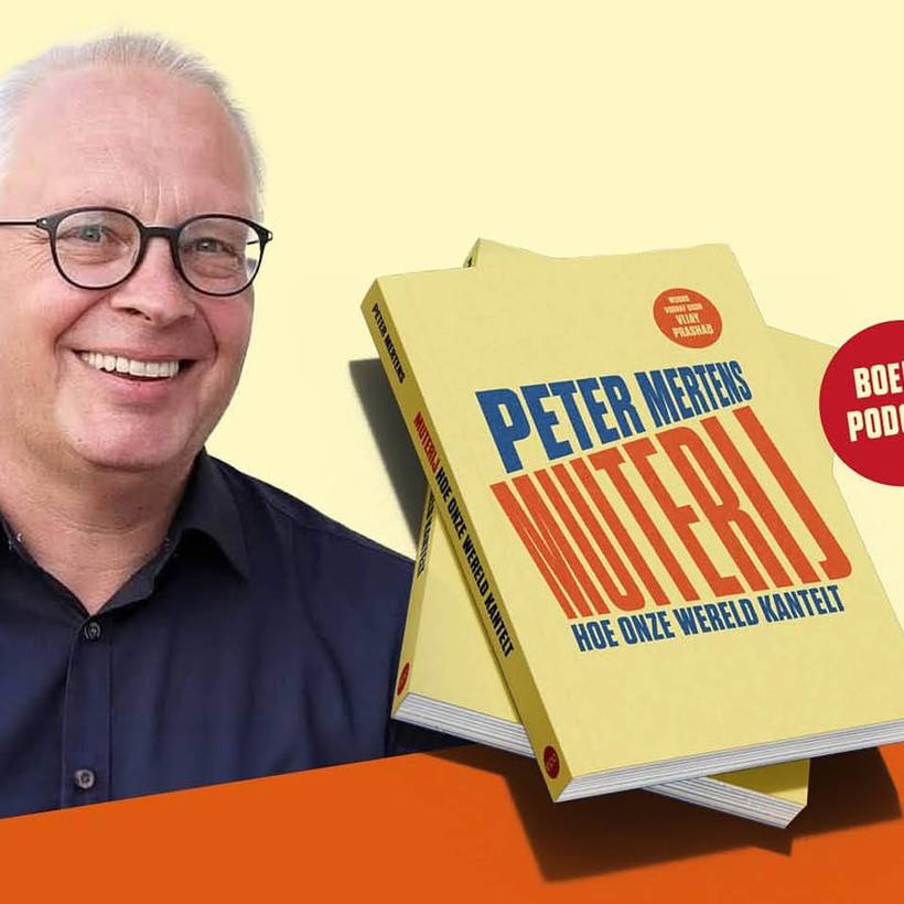 Peter Mertens met zijn boek Muiterij
