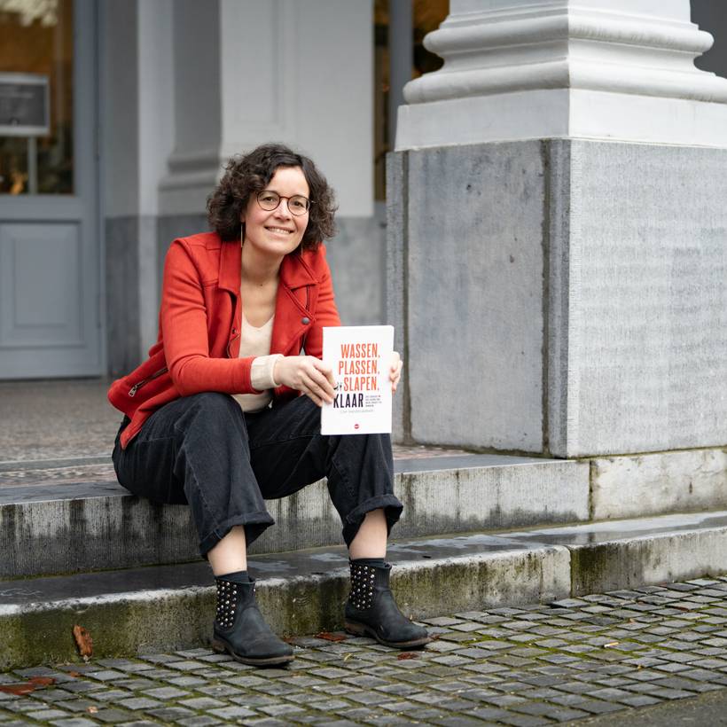Lise Vandecasteele met haar nieuwe boek