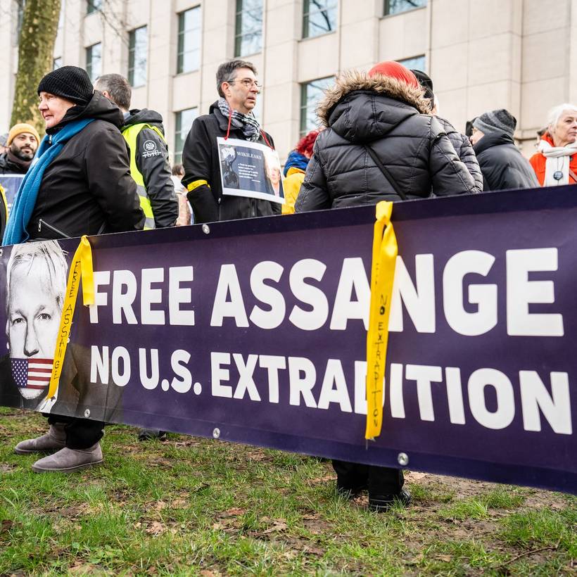 Actie aan de Amerikaanse ambassade van Brussel voor de vrijlating van Julian Assange