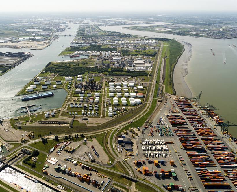 Luchtfoto van de haven van Antwerpen.