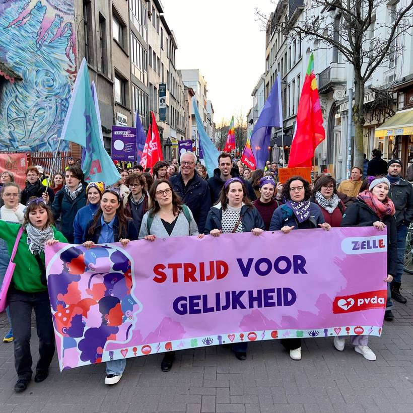 Een delegatie van PVDA en haar vrouwenbeweging Zelle op 8 maart in Antwerpen
