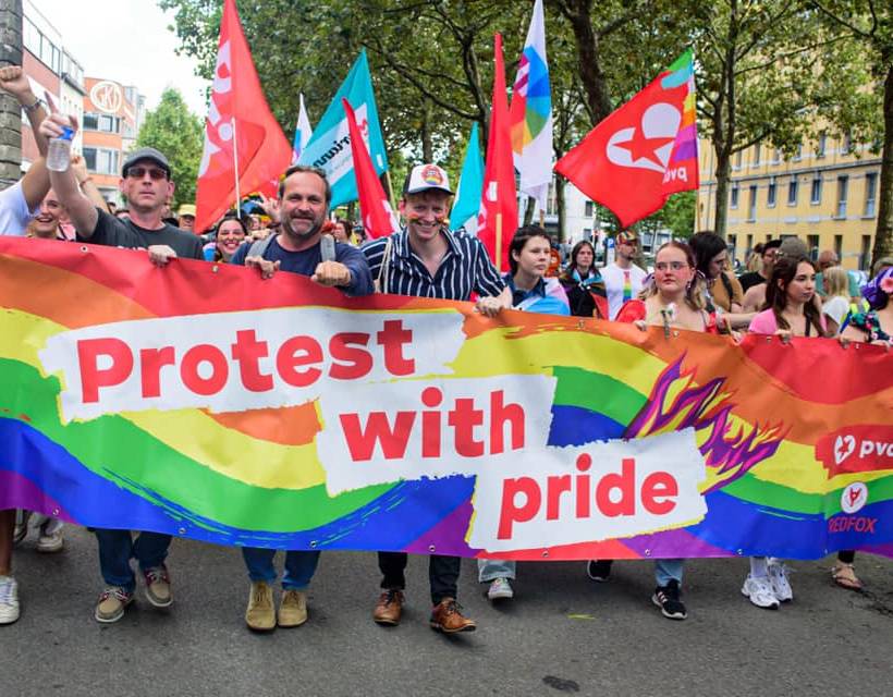 Een groep PVDA'ers in de Antwerp Pride van 2023