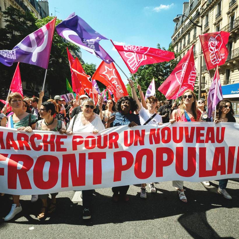 Des manifestants en faveur du Nouveau Front populaire. 