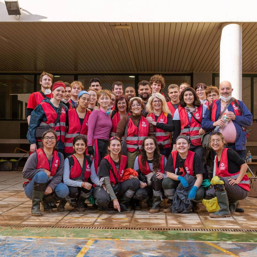 Photo des SolidariTeams en action à Valence pour aider dans les zones sinistrées par les inondations.