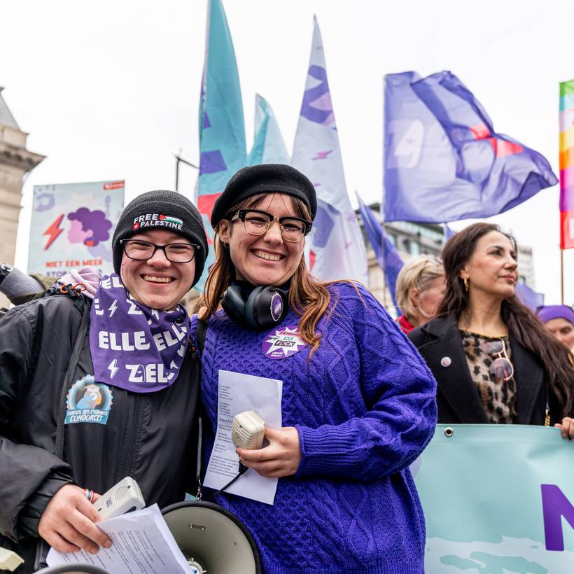 Des membres de Zelle manifestent contre les violences faites aux femmes à Bruxelles.