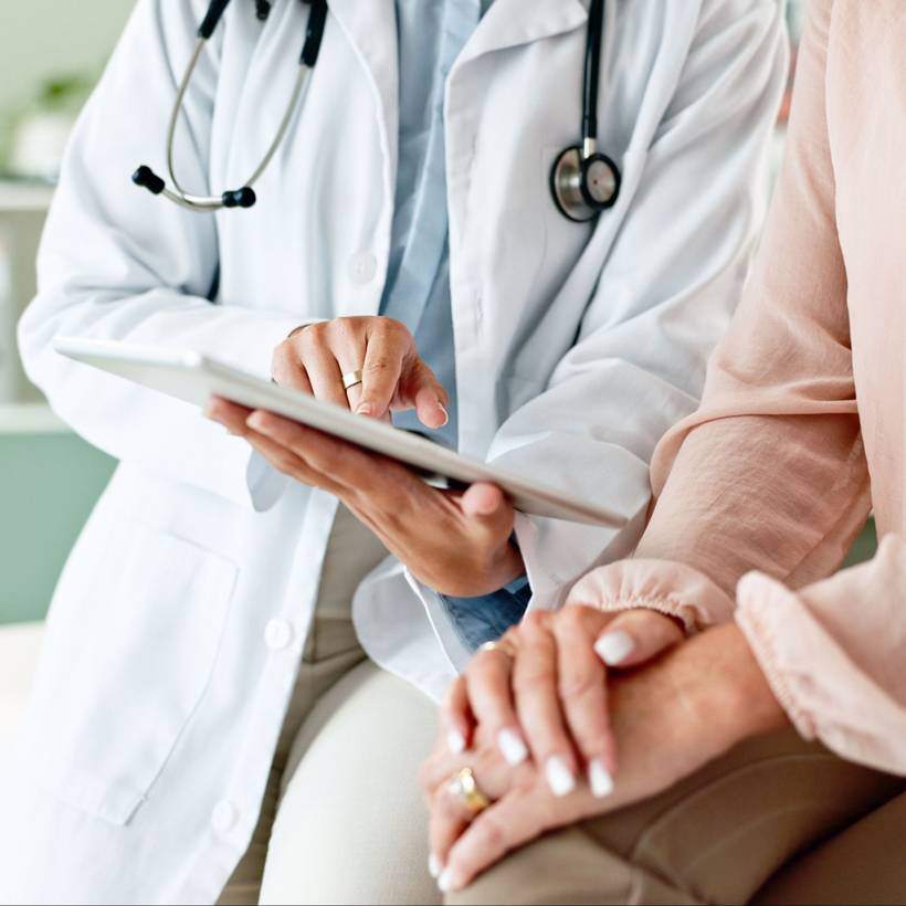 Une patiente chez son médecin.